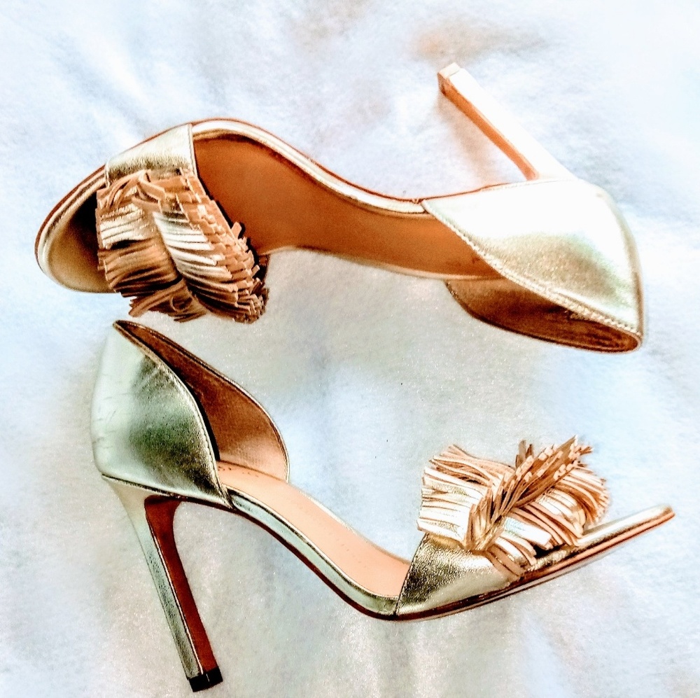 Size 9 Banana Republic Gold Metallic Party Shoes!